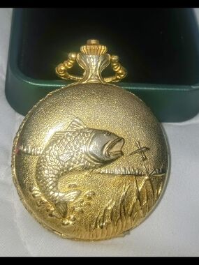 Gold Fish-Themed Pocket Watch for Aquarium Enthusiasts